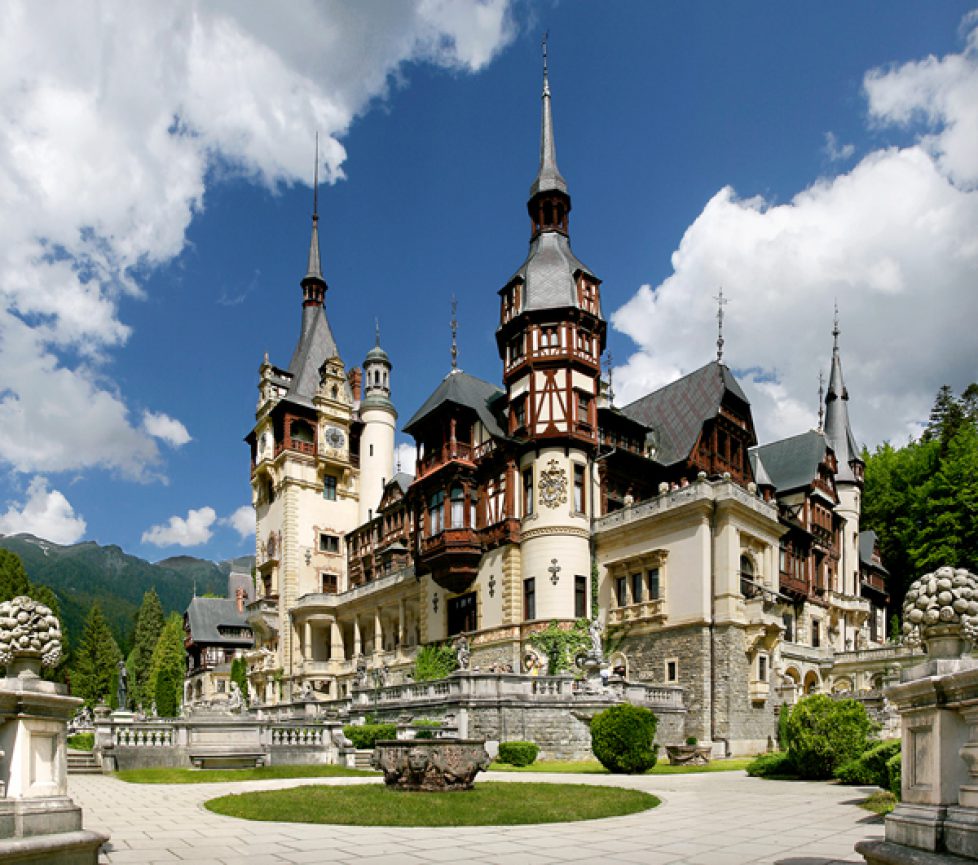 Peles-Castle-Sinaia-Romania-04