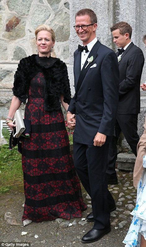 4F9C9CDB00000578-6123501-Prince_Manuel_of_Bavaria_and_his_wife_Anna_of_Bavaria_were_among-a-194_1535883057920.jpg