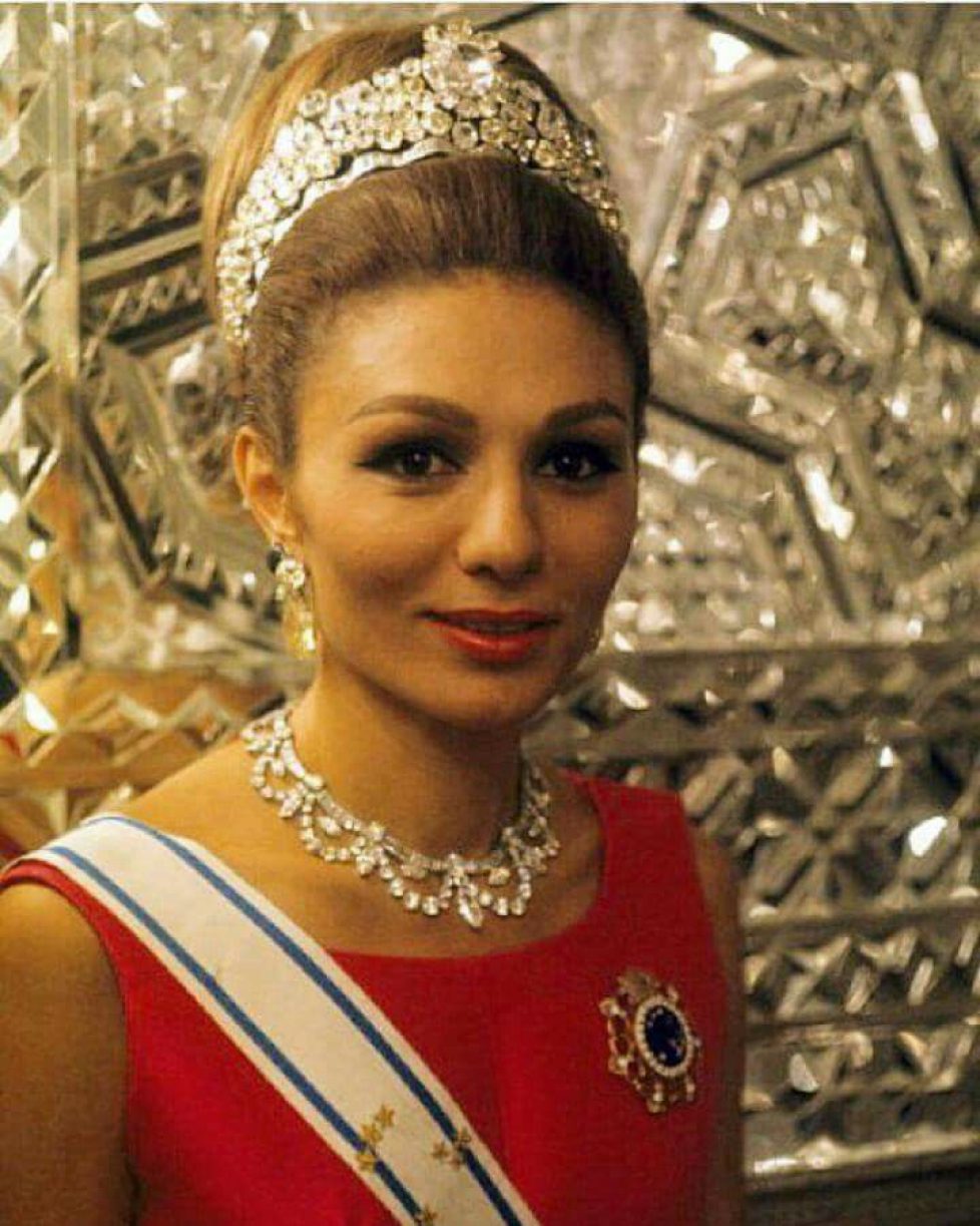 4d65b903f3de30092b047a05e98ca94c--farah-diba-royal-jewels 4d65b903f3de30092b047a05e98ca94c--farah-diba-royal-jewels