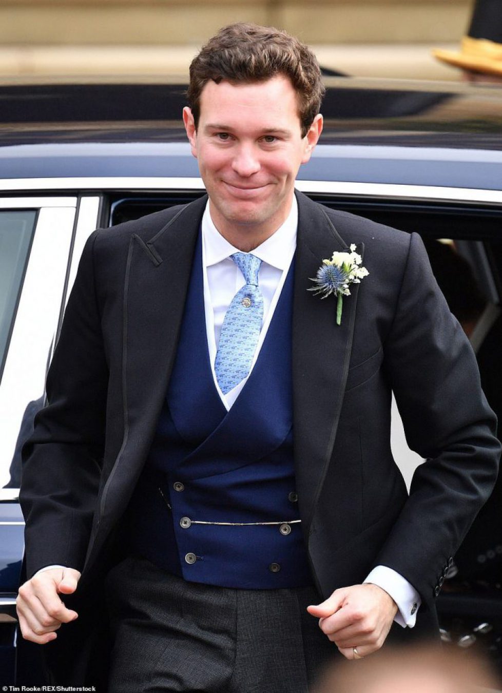 4983970-6268487-The_big_day_Jack_Brooksbank_arrives_at_the_chapel_before_the_cer-a-101_1539338236477