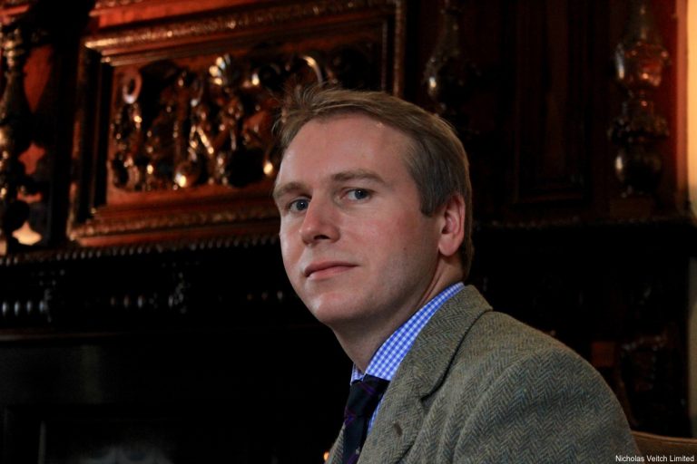 Grant Harrold, le majordome royal – Noblesse & Royautés