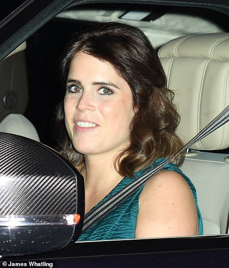 6188702-6388481-Princess_Eugenie_is_pictured_leaving_Kensington_Palace_as_she_ma-a-22_1542224388855.jpg