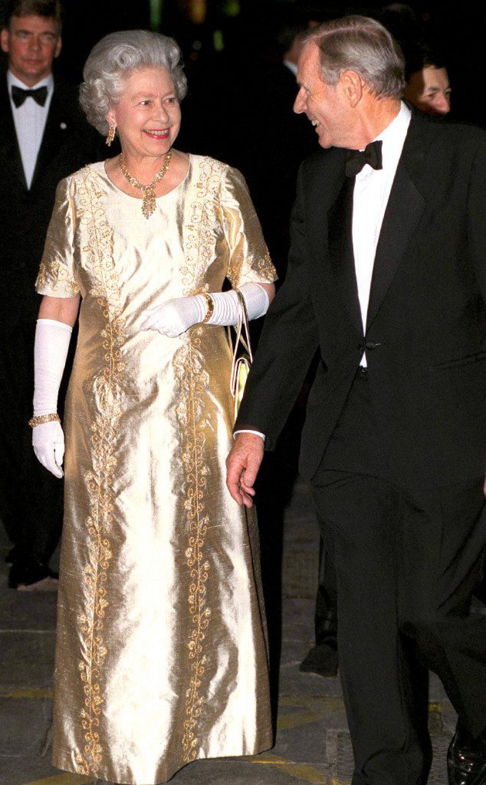 rs_634x1024-141114161934-634-queen-elizabeth-gold-dress-jl-111414