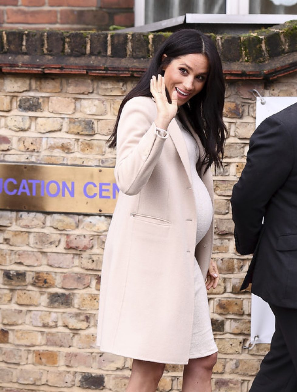 Duchess+Sussex+Visits+Mayhew+-idYsH2LkJdl