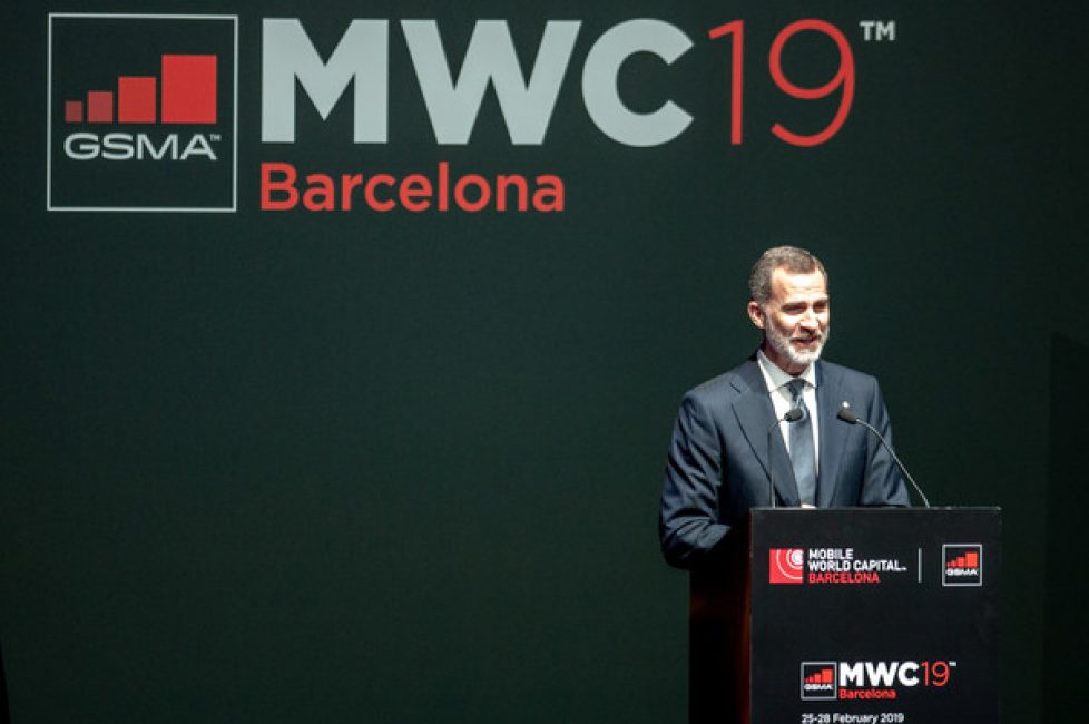 King+Felipe+Spain+Attends+Mobile+World+Congress+_SR2B0UkI22l