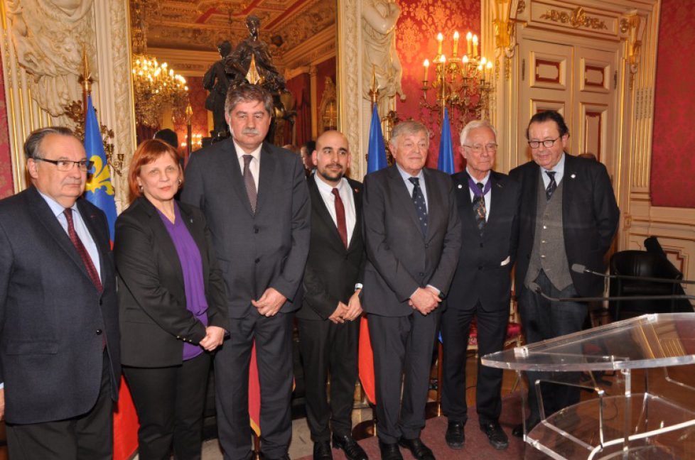 Au centre : le consul honoraire Bertrand Thibert