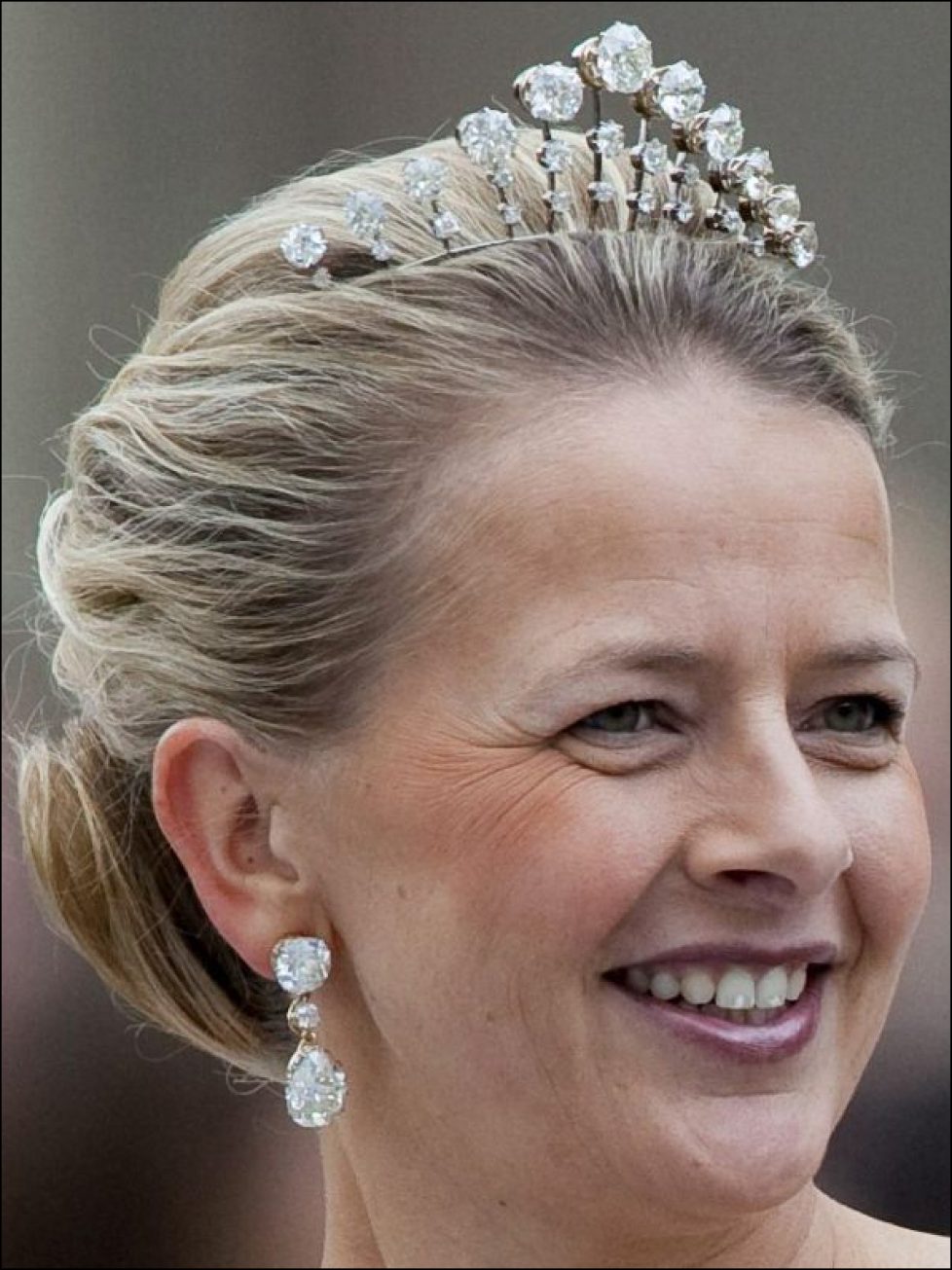 Sapphire Parure Diamond Tiara (2004) here Princess Mabel 6