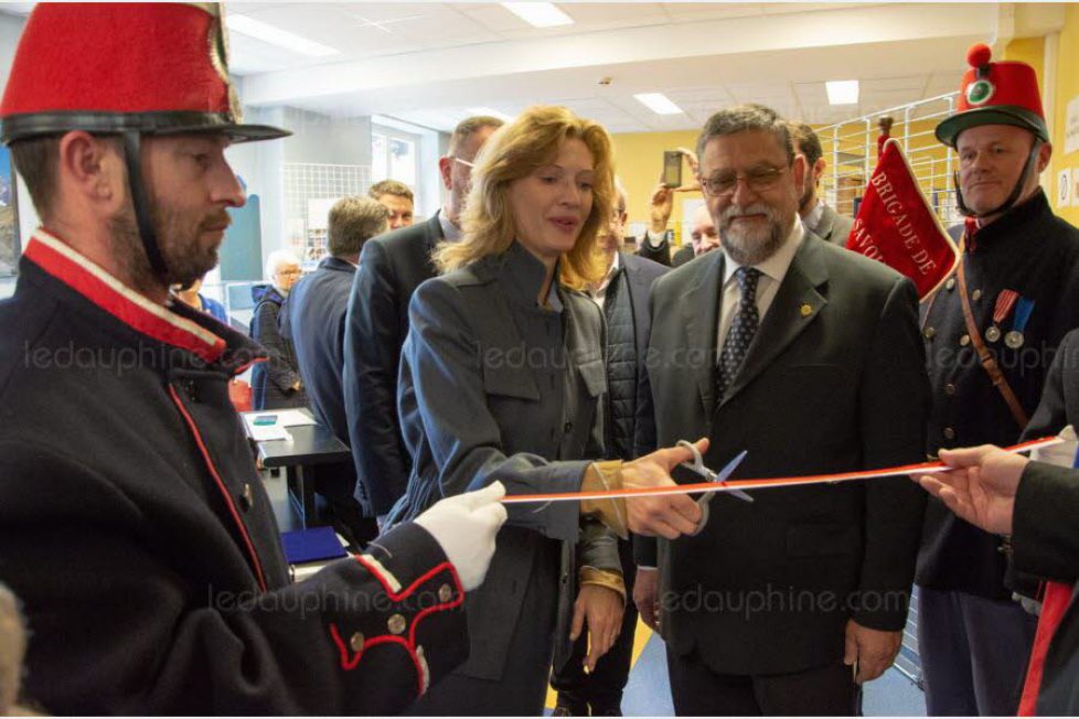 a-chambery-elle-a-inaugure-la-bibliotheque-reine-marie-jose-au-lycee-prive-catholique-de-sainte-genevieve-photo-le-dl-c-g-1552747155