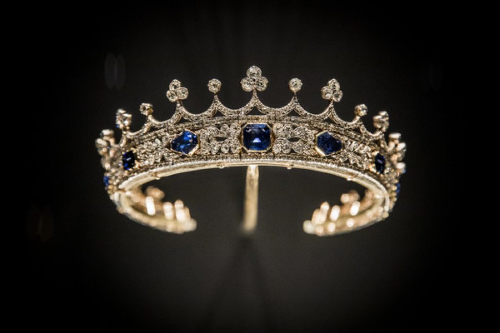 Queen+Victoria+Sapphire+Diamond+Coronet+Goes+kLwk6BWAf9gl