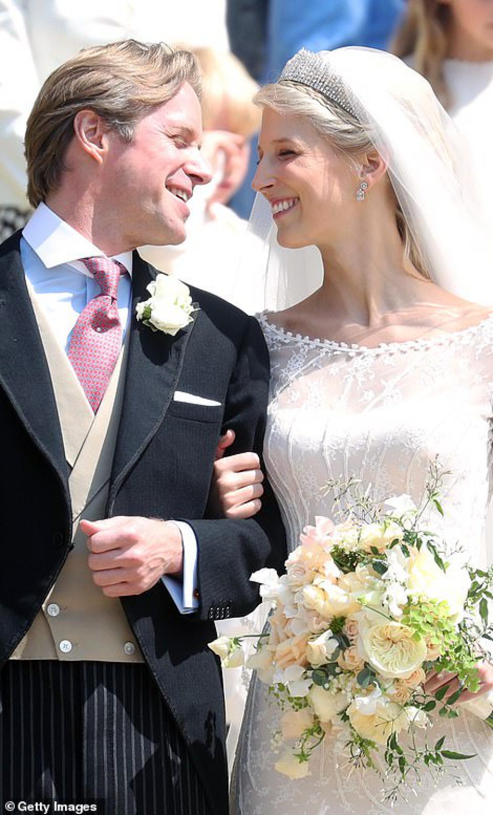 13656830-7043855-The_newlyweds_smile_at_Windsor_Castle_today-a-345_1558186307858