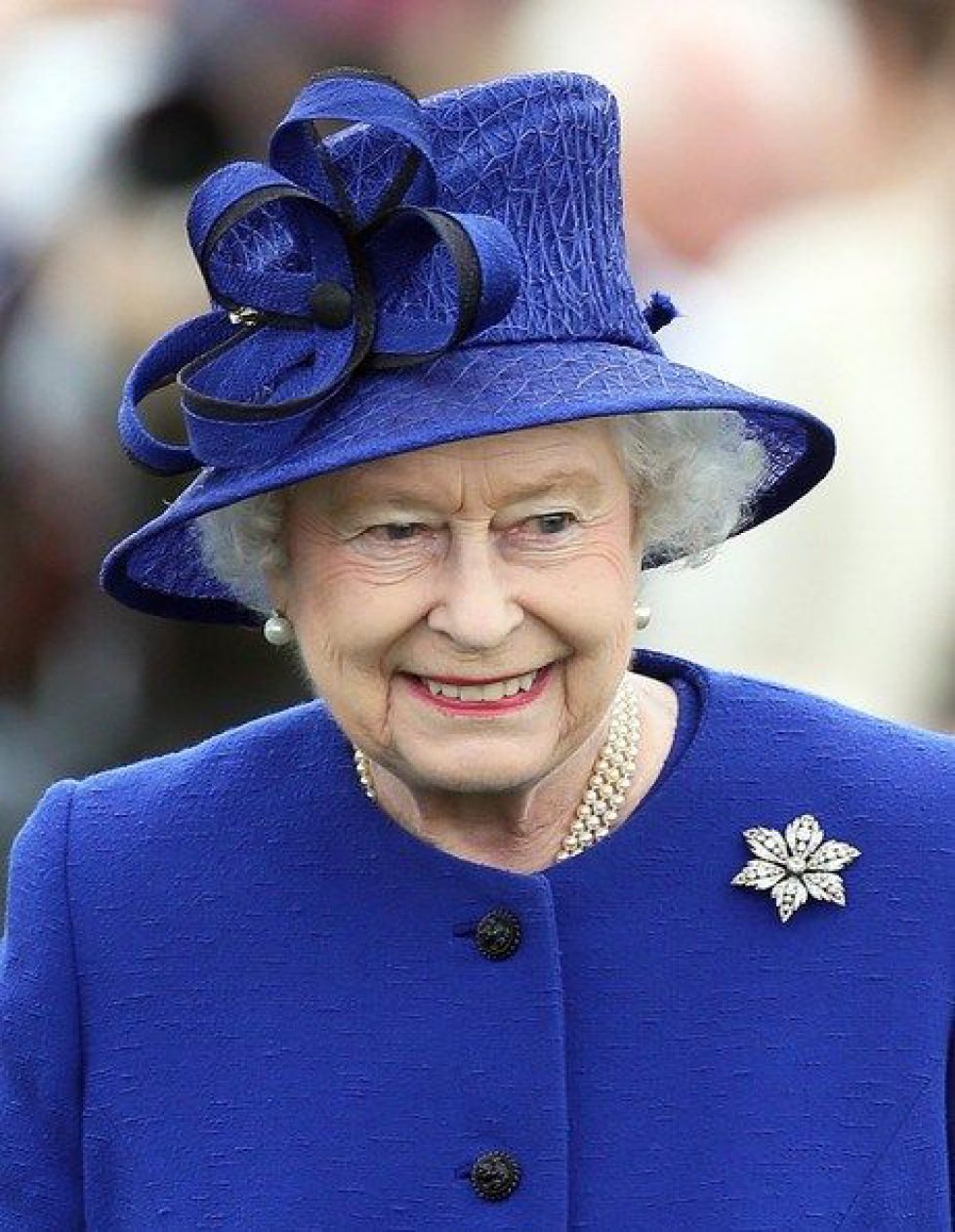 aaa8109059fe3fa68ce2190d9bfcf359--blue-hats-queen-elizabeth-ii