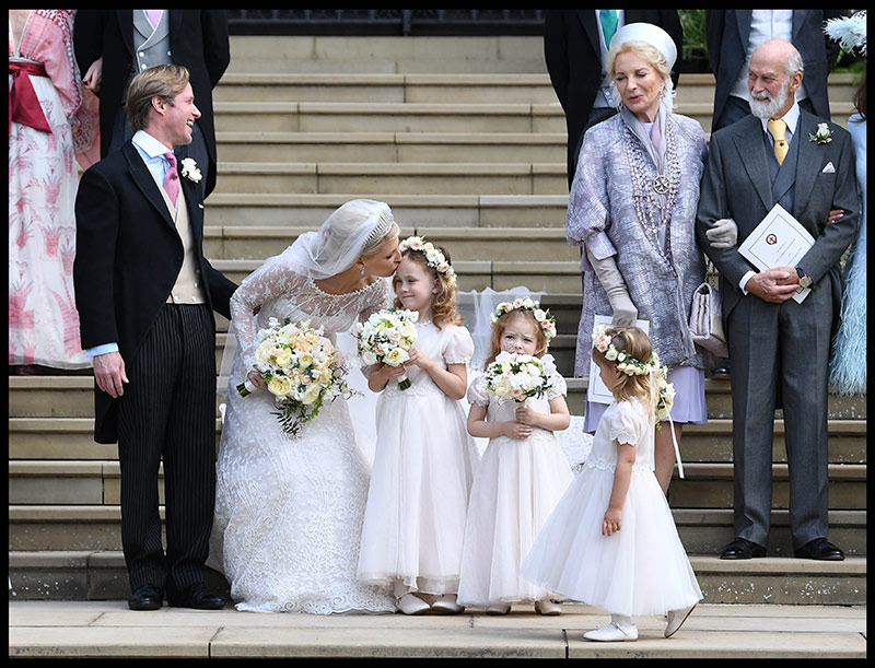 bridesmaids-sweet-kiss-a.jpg