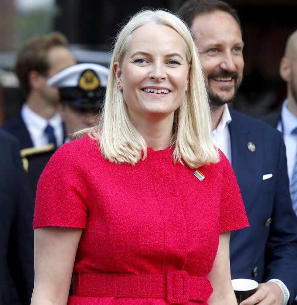 Crown-Princess-Mette-Marit-in-Oscar-de-la-Renta-7