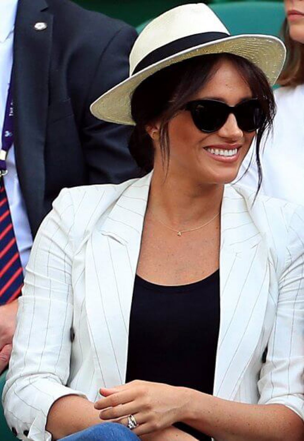 Meghan-Markle-in-L-agence-5