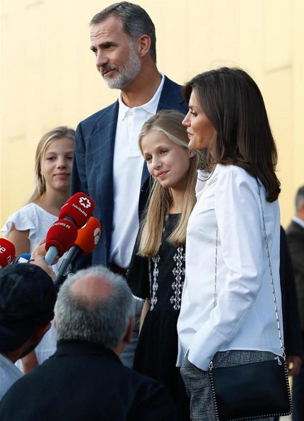 Crown-Princess-Leonor-and-Infanta-Sofia-in-Mango-4