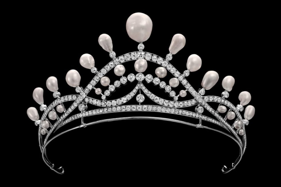 monaco_symbolofpower_perlescurvilignetiara_2_Chaumet_in_Majesty_exhibition_tiara_pearls