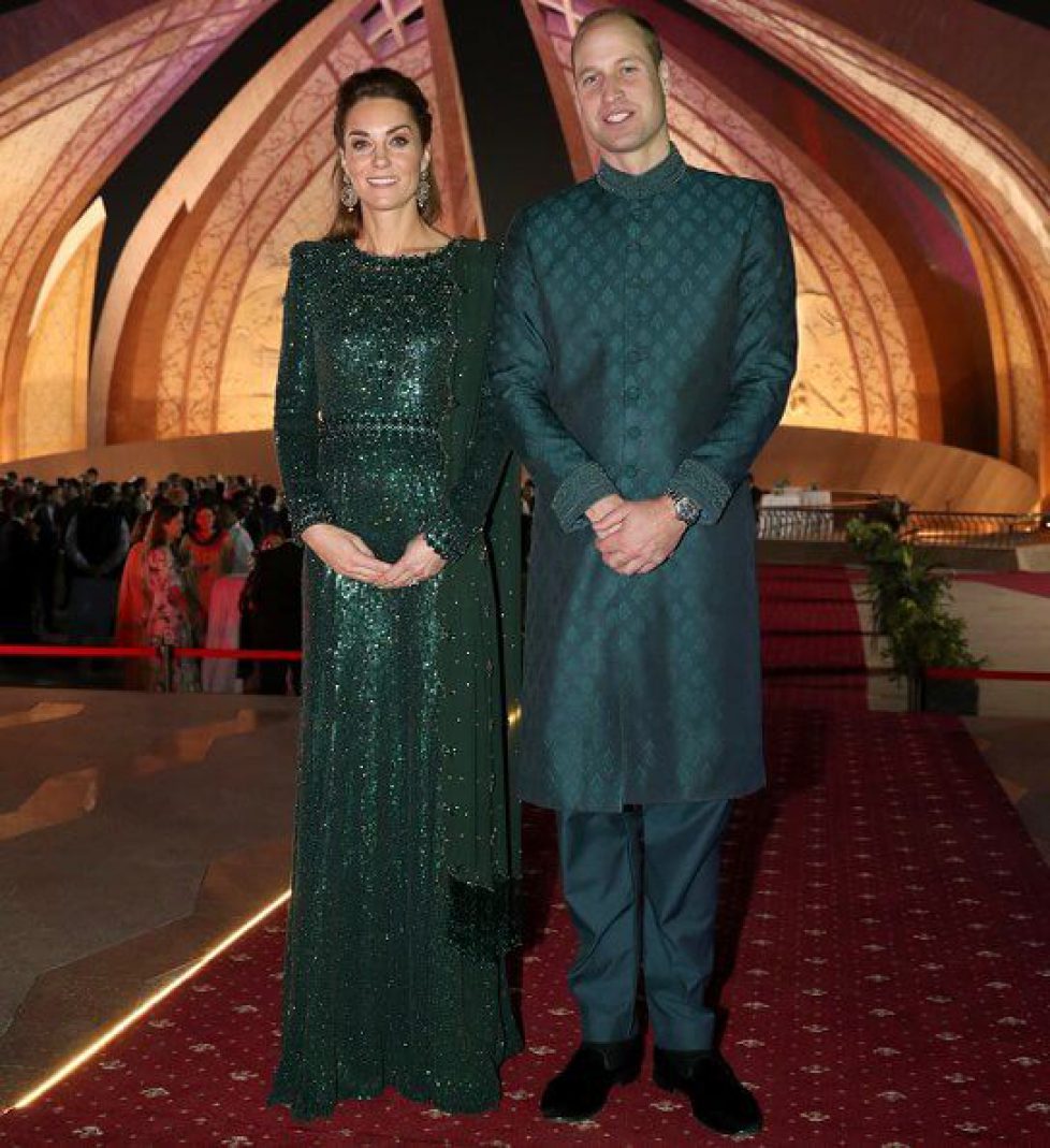 Kate-Middleton-wore-Jenny-Packham-glittering-emerald-green-gown-5