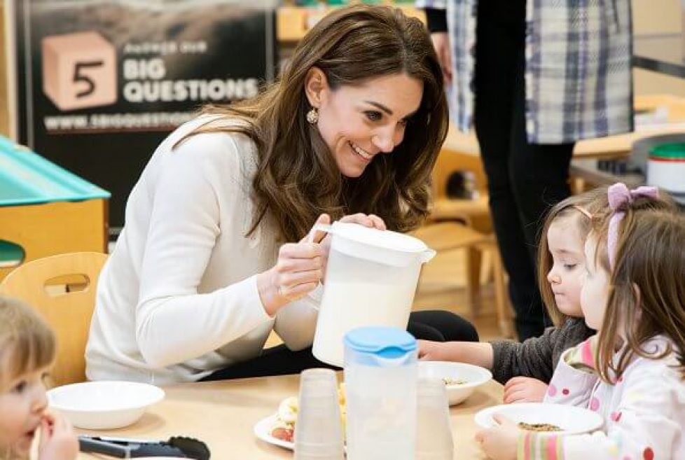 Kate-Middleton-in-Sezane-Tulio-jumper-3