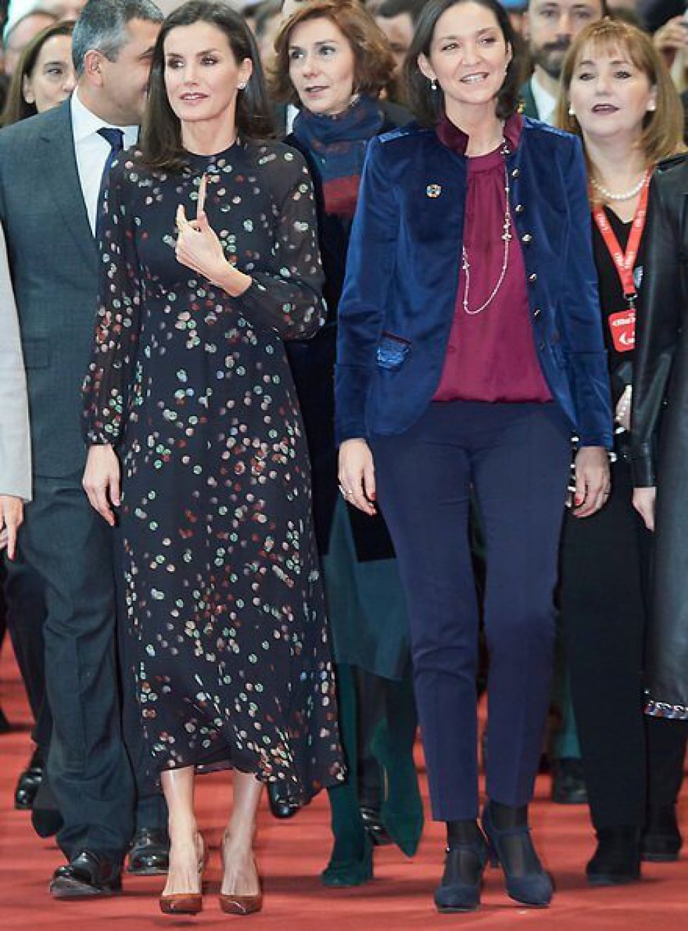 queen-letizia-in-massimo-dutti-dress-9