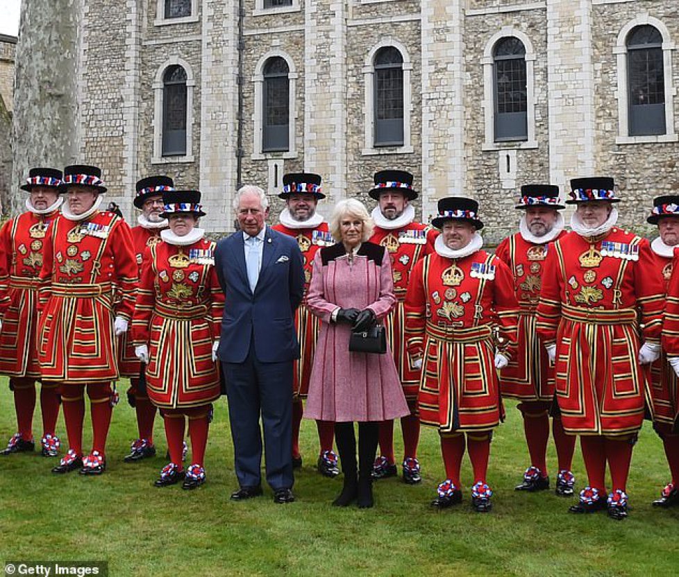 24692642-7999737-The_royal_couple_posed_with_a_group_of_Beefeaters_ahead_of_the_f-m-52_1581598739197