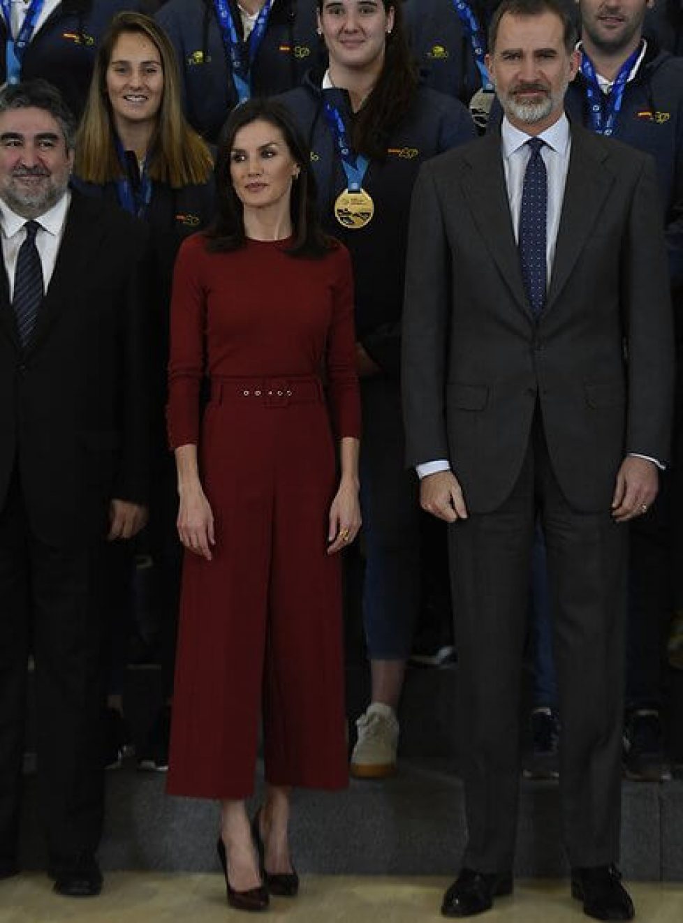 queen-letizia-in-hugo-boss-sweater-and-trousers-7