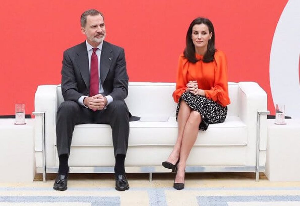 queen-letizia-in-zara-blouse-10