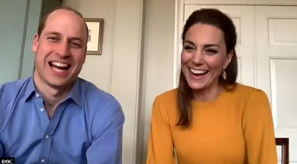 26967526-8201421-William_37_and_Kate_38_were_seen_giggling_as_the_pupils_presente-a-17_1586383941904 26967526-8201421-William_37_and_Kate_38_were_seen_giggling_as_the_pupils_presente-a-17_1586383941904