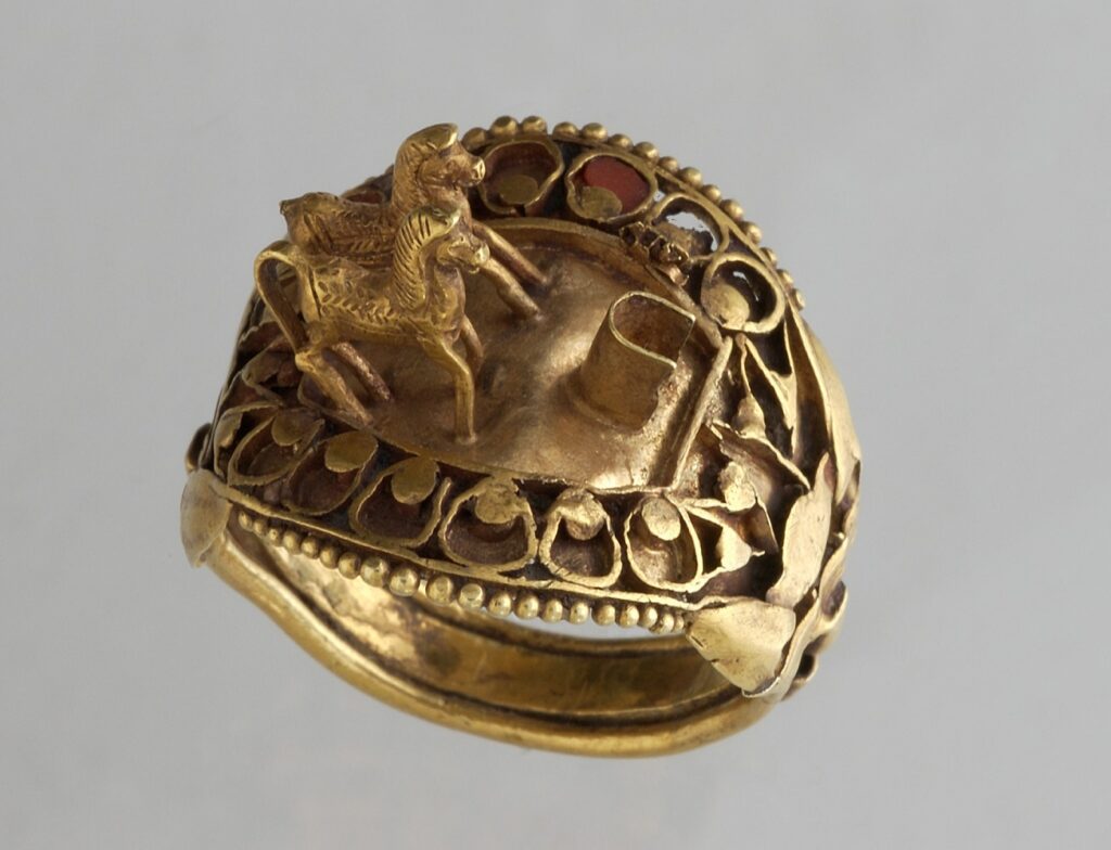 Bague égyptienne Musée Du Louvre - Occasion, Bijou Souvenir Ou Collection