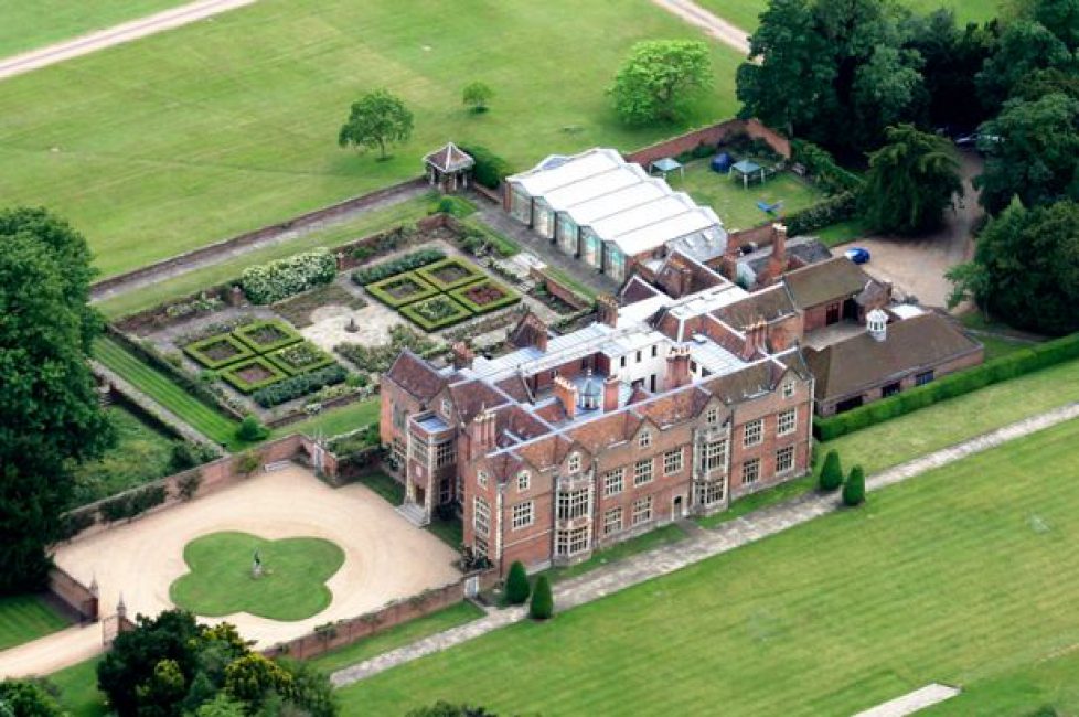 In-the-shadow-of-the-Chiltern-Hills-nestles-the-Prime-Ministers-residence-Chequers