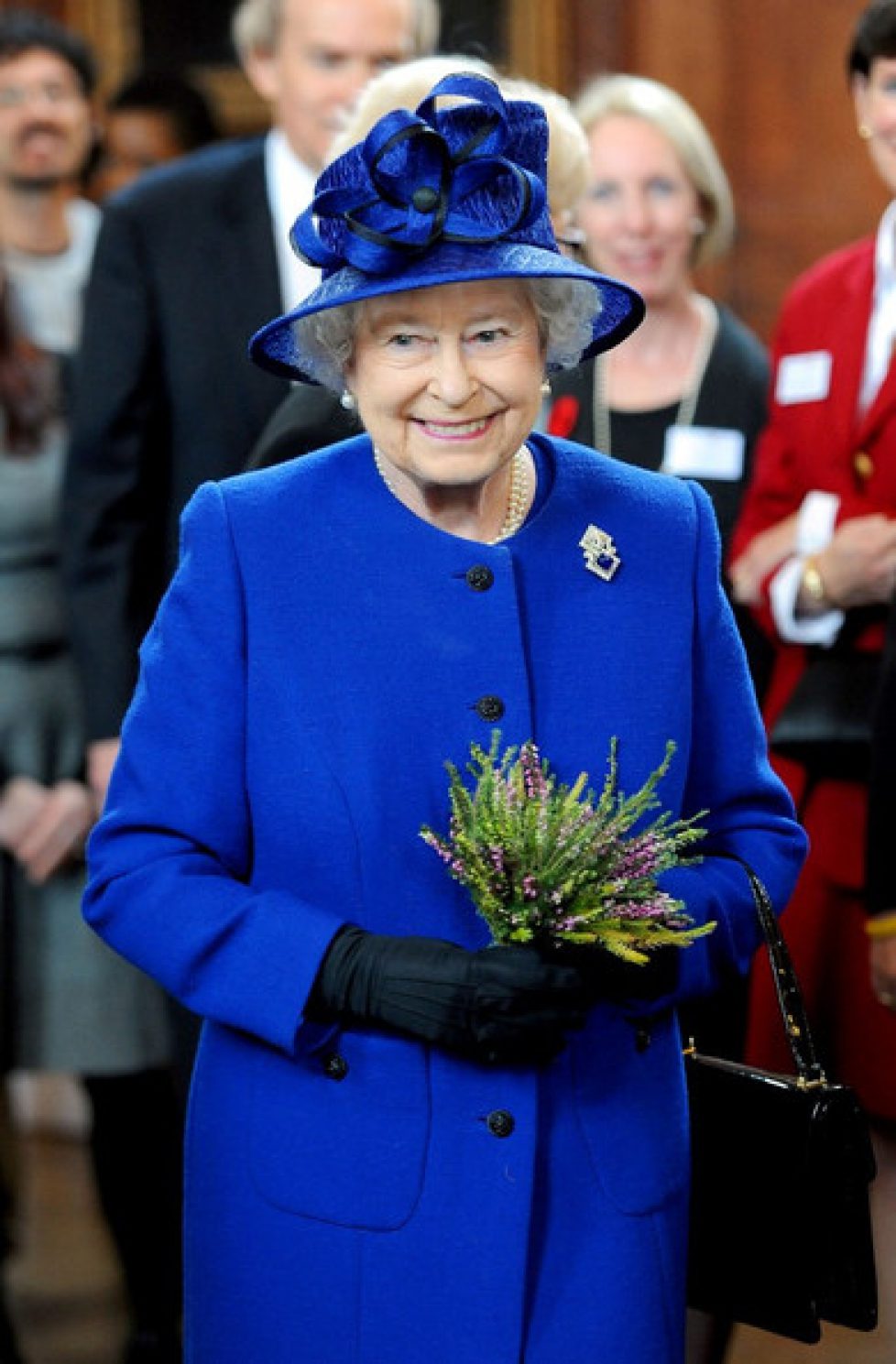 Queen+Elizabeth+II+Queen+blue+visit+4Qm57t_cE-sl