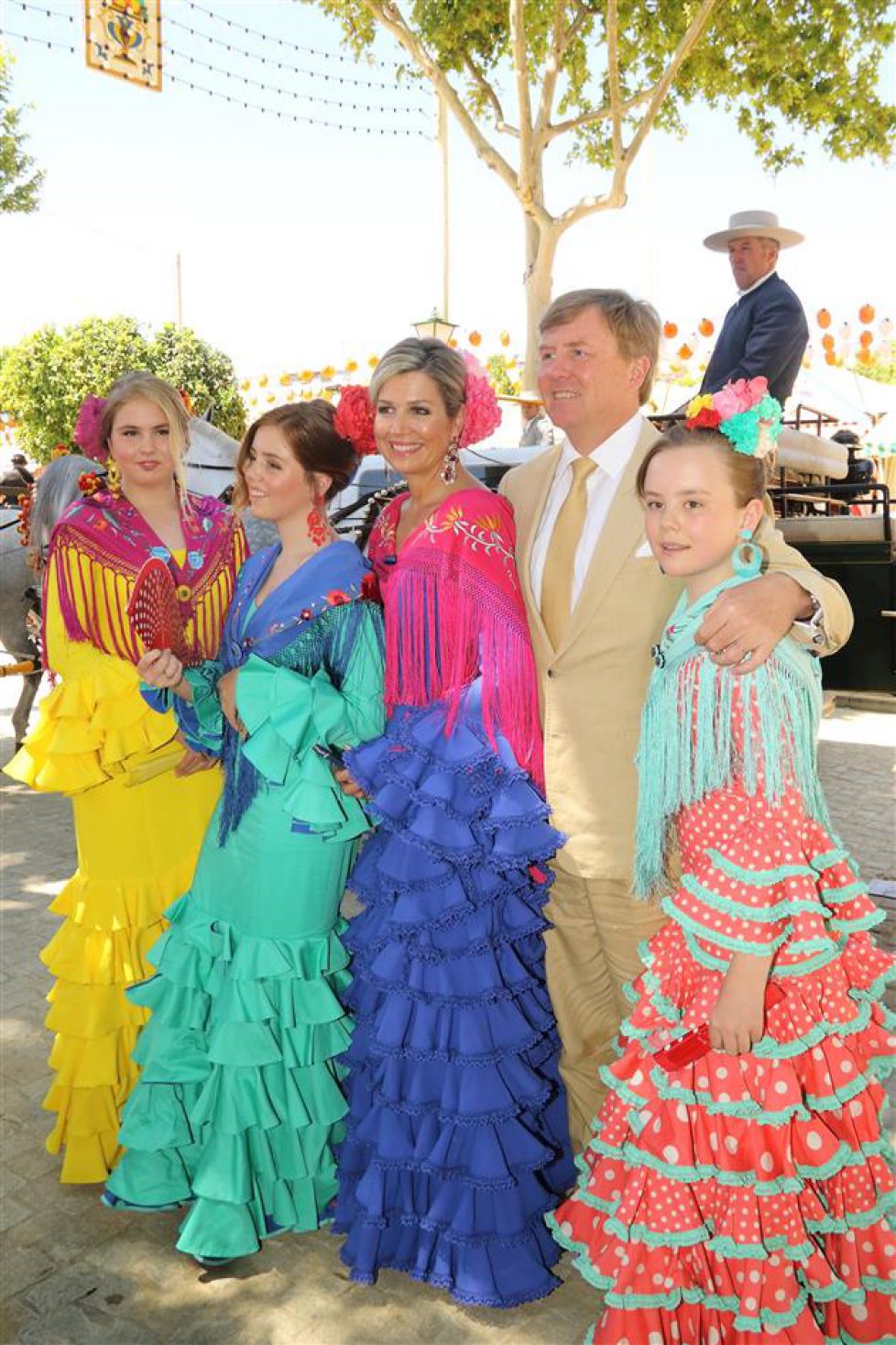 maxima-de-holanda-y-sus-hijas-en-la-feria-de-sevilla_7032d863_630x945