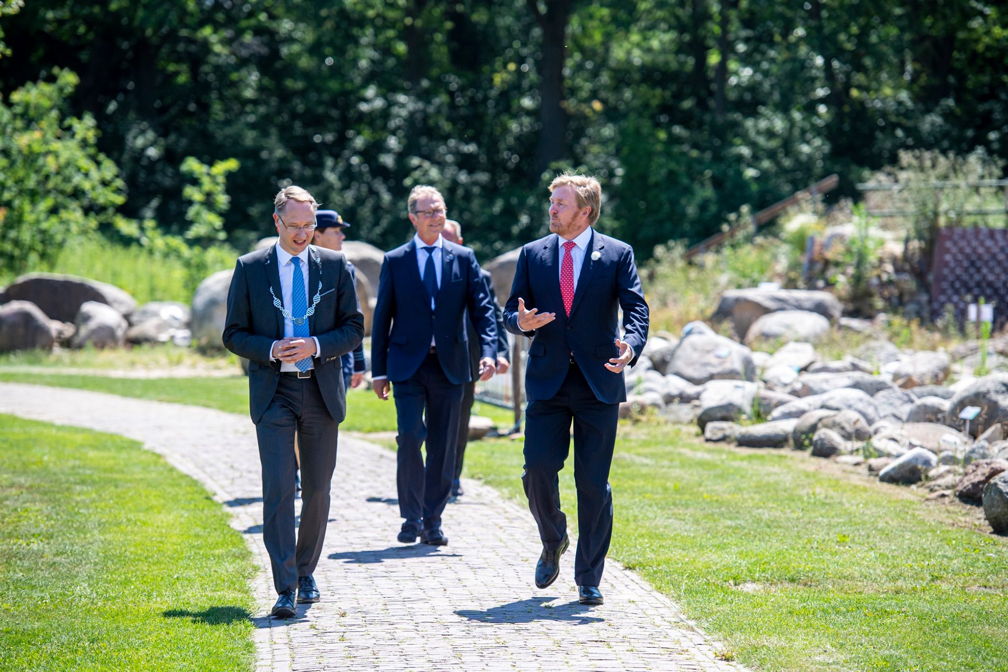 Le roi des PaysBas dans la province de Drenthe Noblesse & Royautés