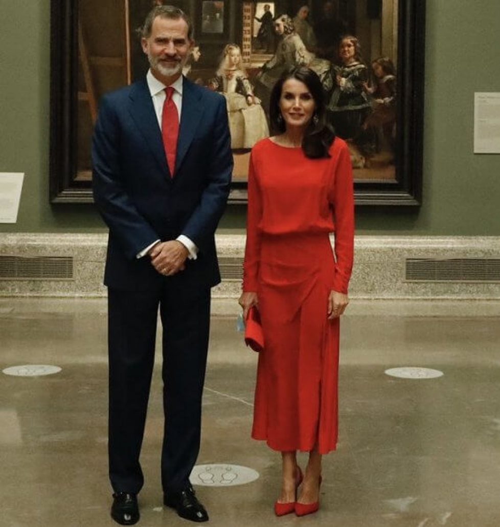 queen-letizia-in-massimo-dutti-silk-dress-4