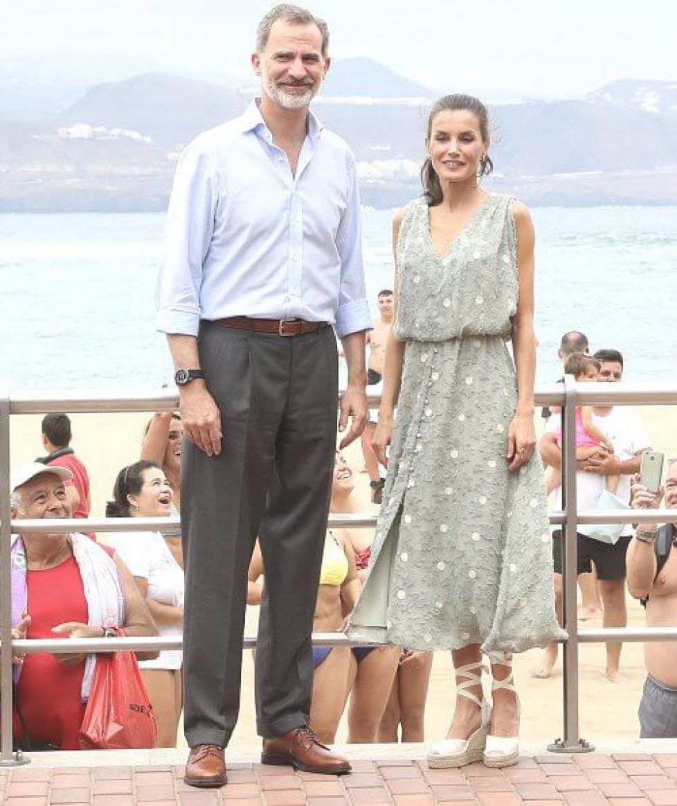 queen-letizia-in-zara-dress-4