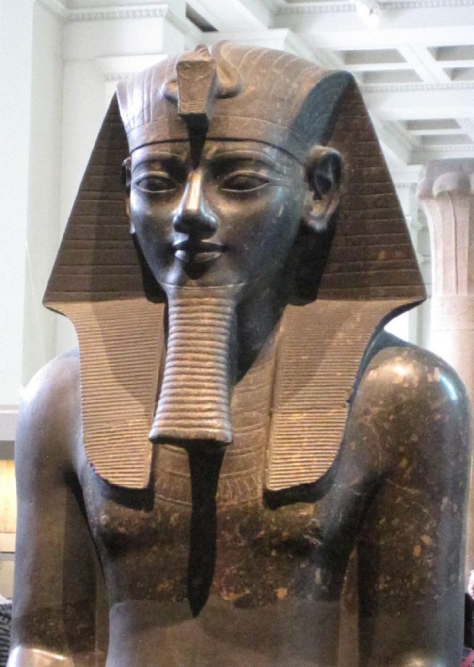 Colossal_Amenhotep_III_British_Museum-56a539db5f9b58b7d0db9fa3