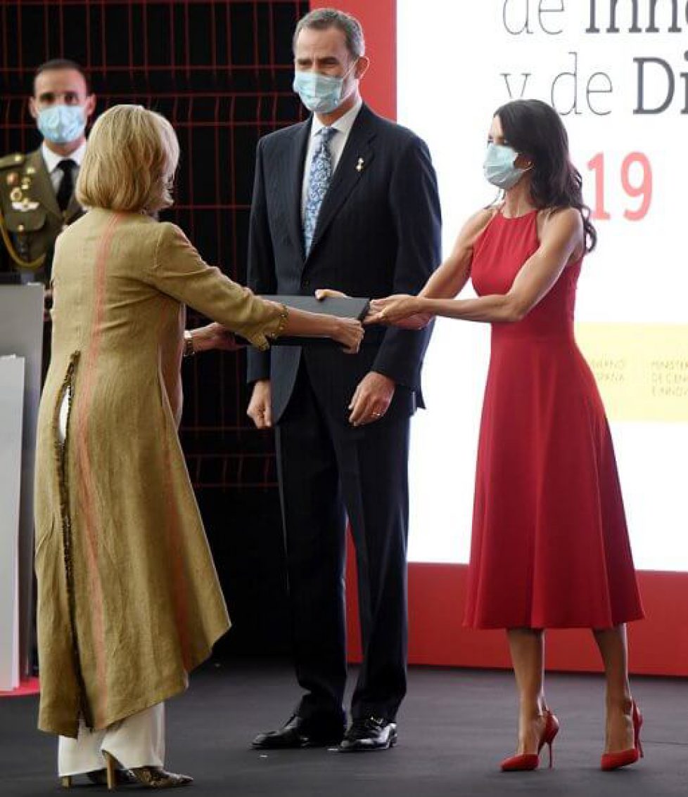 queen-letizia-in-carolina-herrera-4