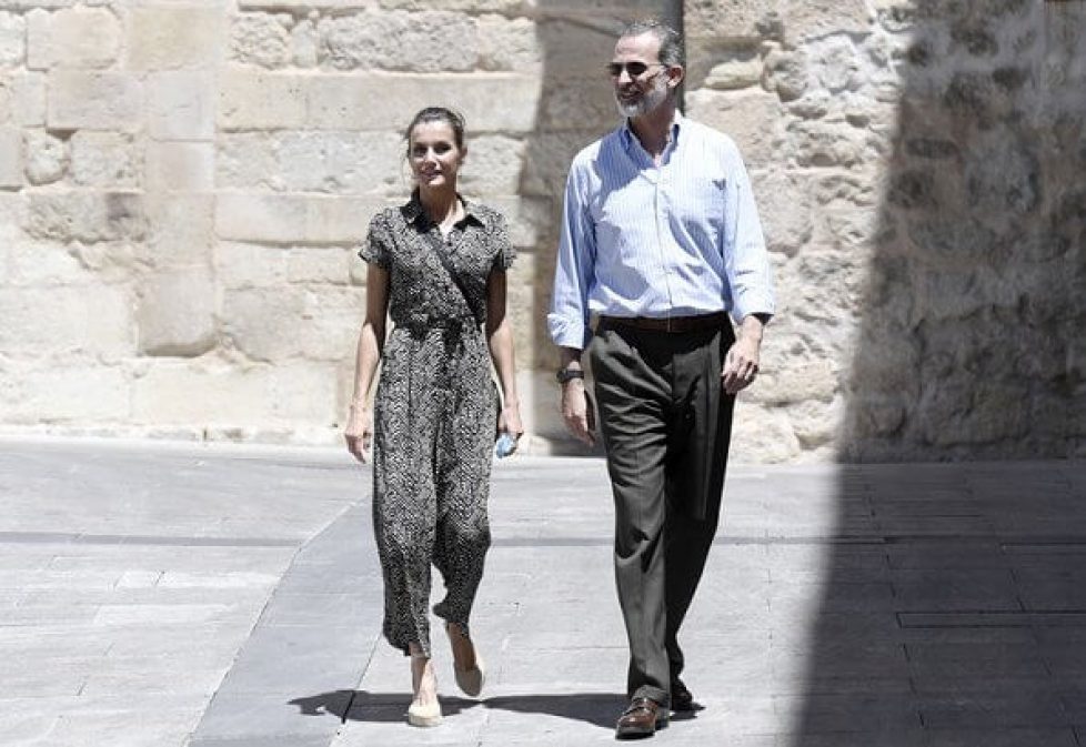 queen-letizia-in-mango-jumpsuit-4