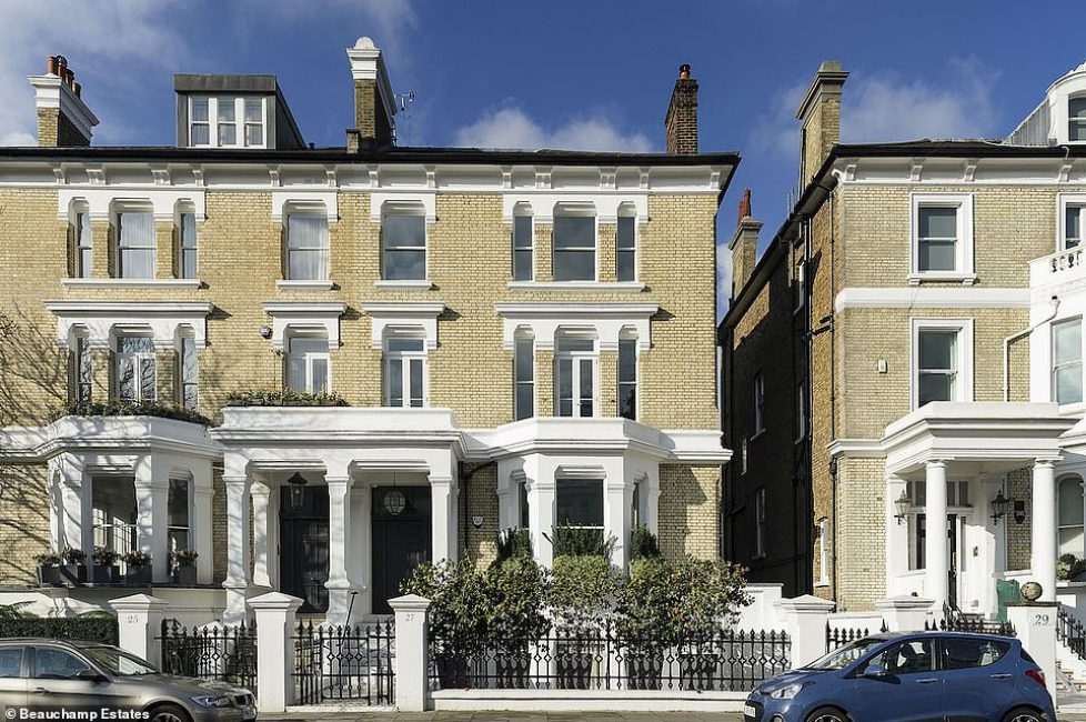 32089652-8639379-An_elegant_mansion_in_London_s_Kensington_which_was_once_home_to-a-84_1597762993843