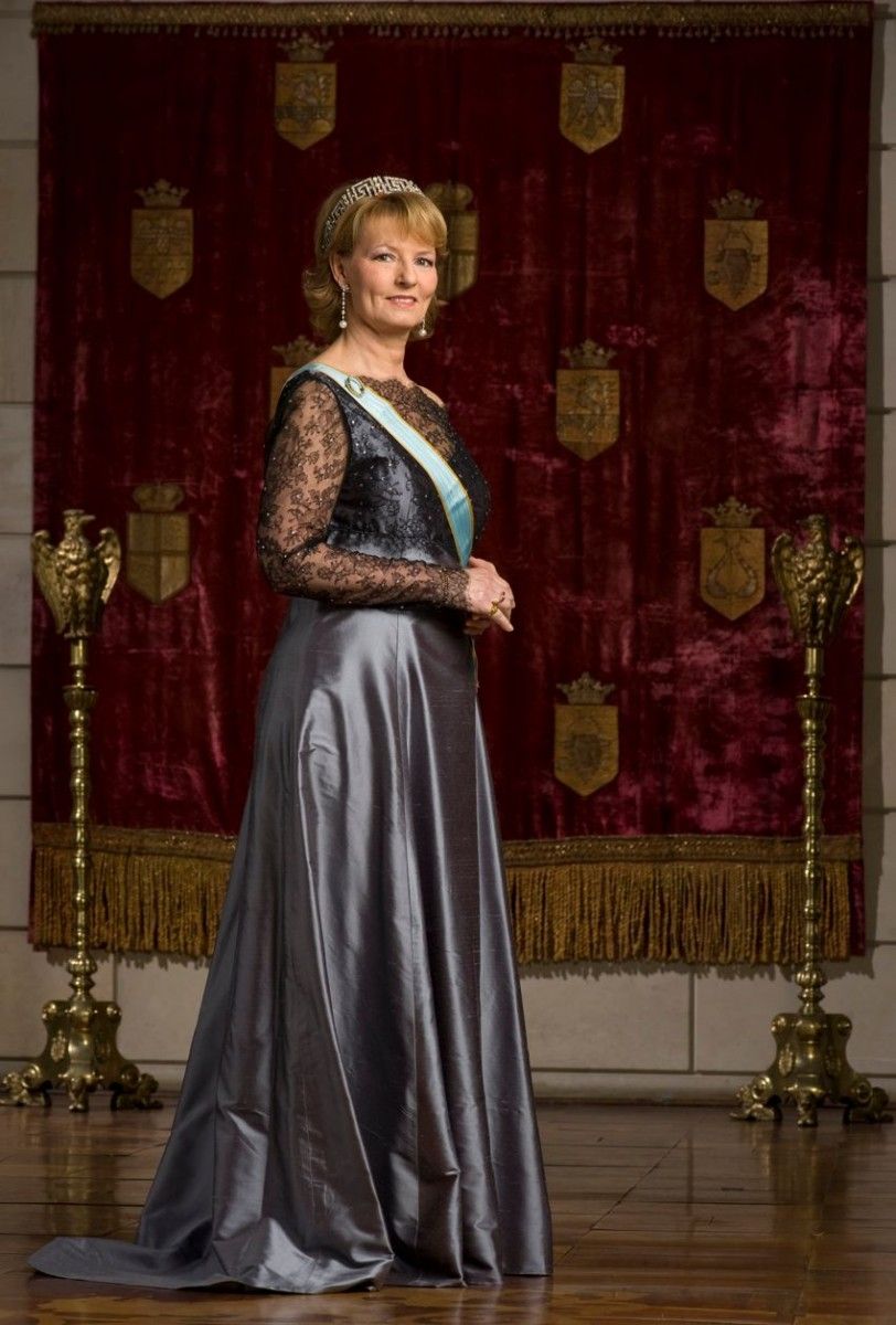 Les robes de soirée de Margareta de Roumanie Noblesse & Royautés