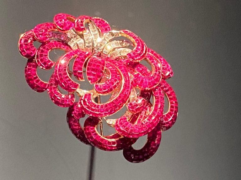 Quelques pièces de l’exposition « Van Cleef & Arpels » au Muséum