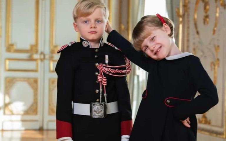 La famille princière de Monaco à la Une de « Point de Vue » Noblesse