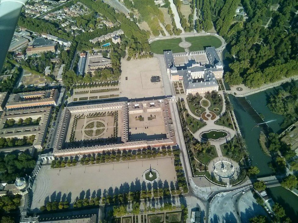 1280px-Vista_aerea_del_Palacio_de_Aranjuez