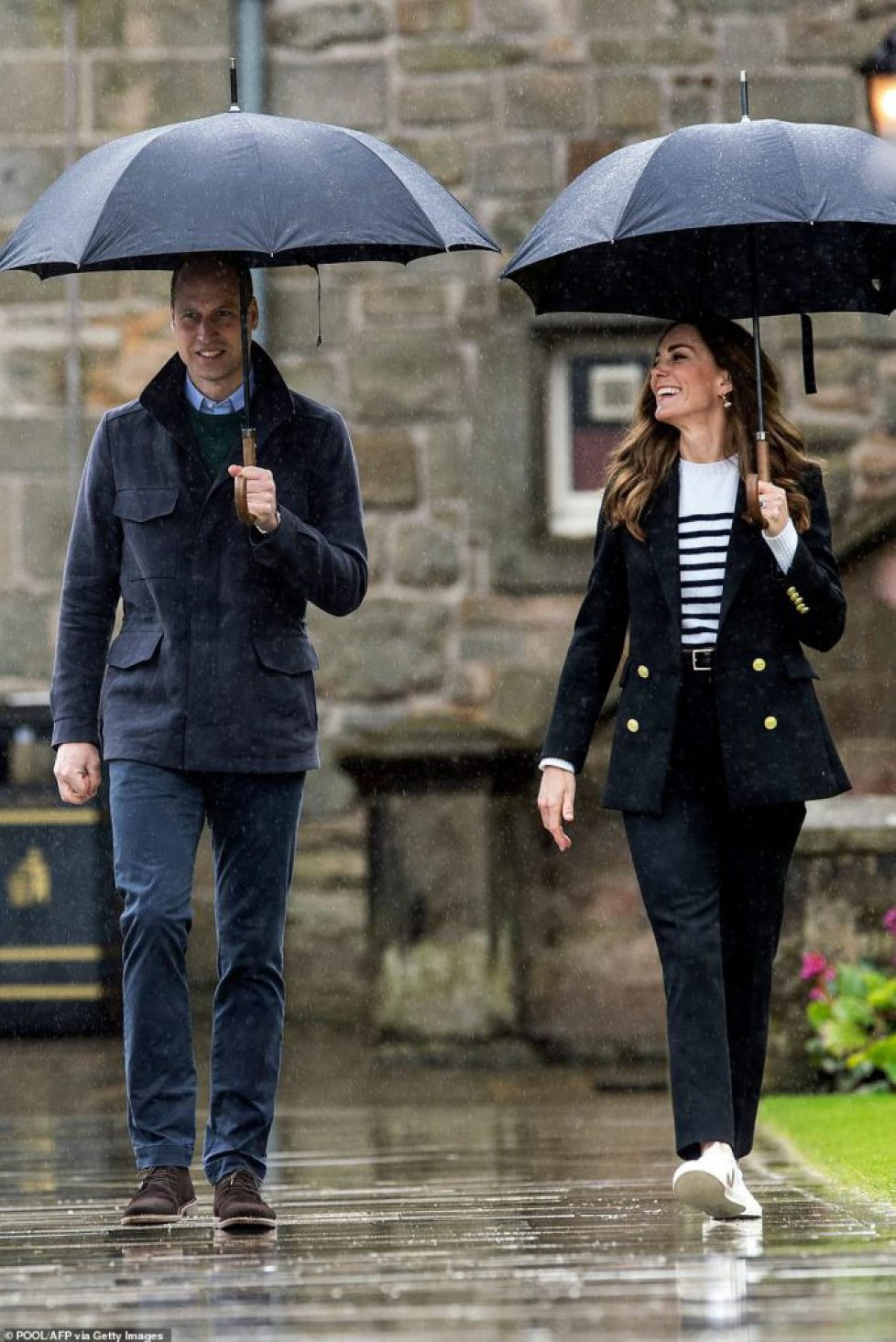 43471553-9621295-Plenty_to_smile_about_The_Duke_and_Duchess_of_Cambridge_today_re-m-36_1622035894257