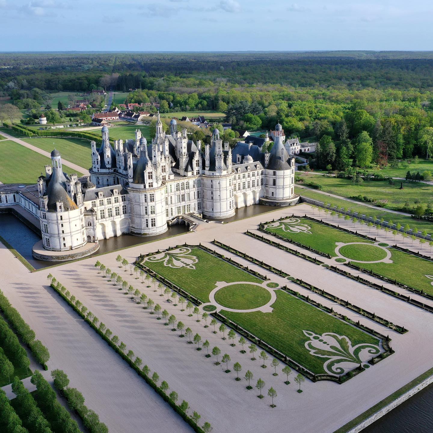 Chambord vu du ciel Noblesse & Royautés