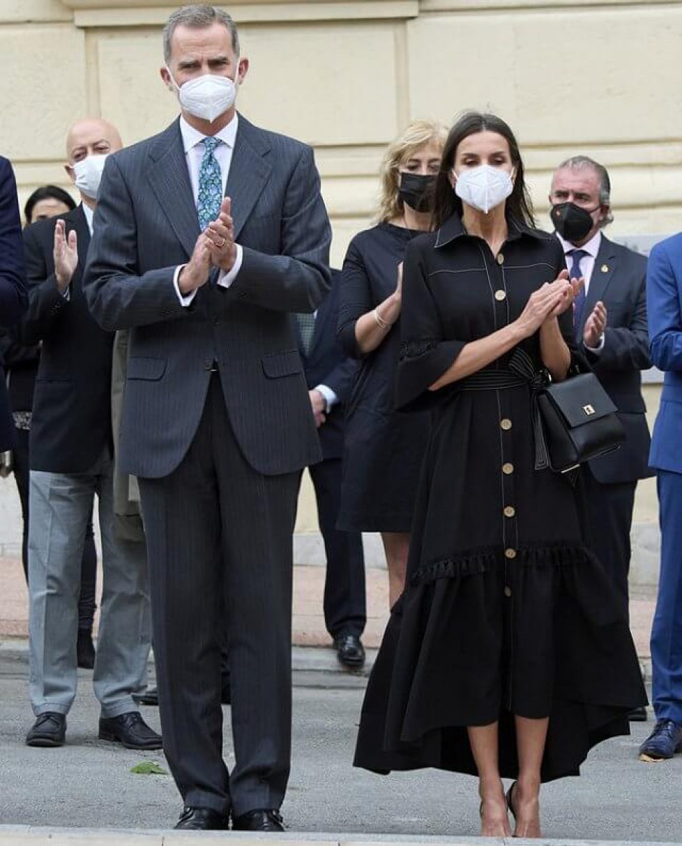 queen-letizia-in-leyre-doueil-dress-7