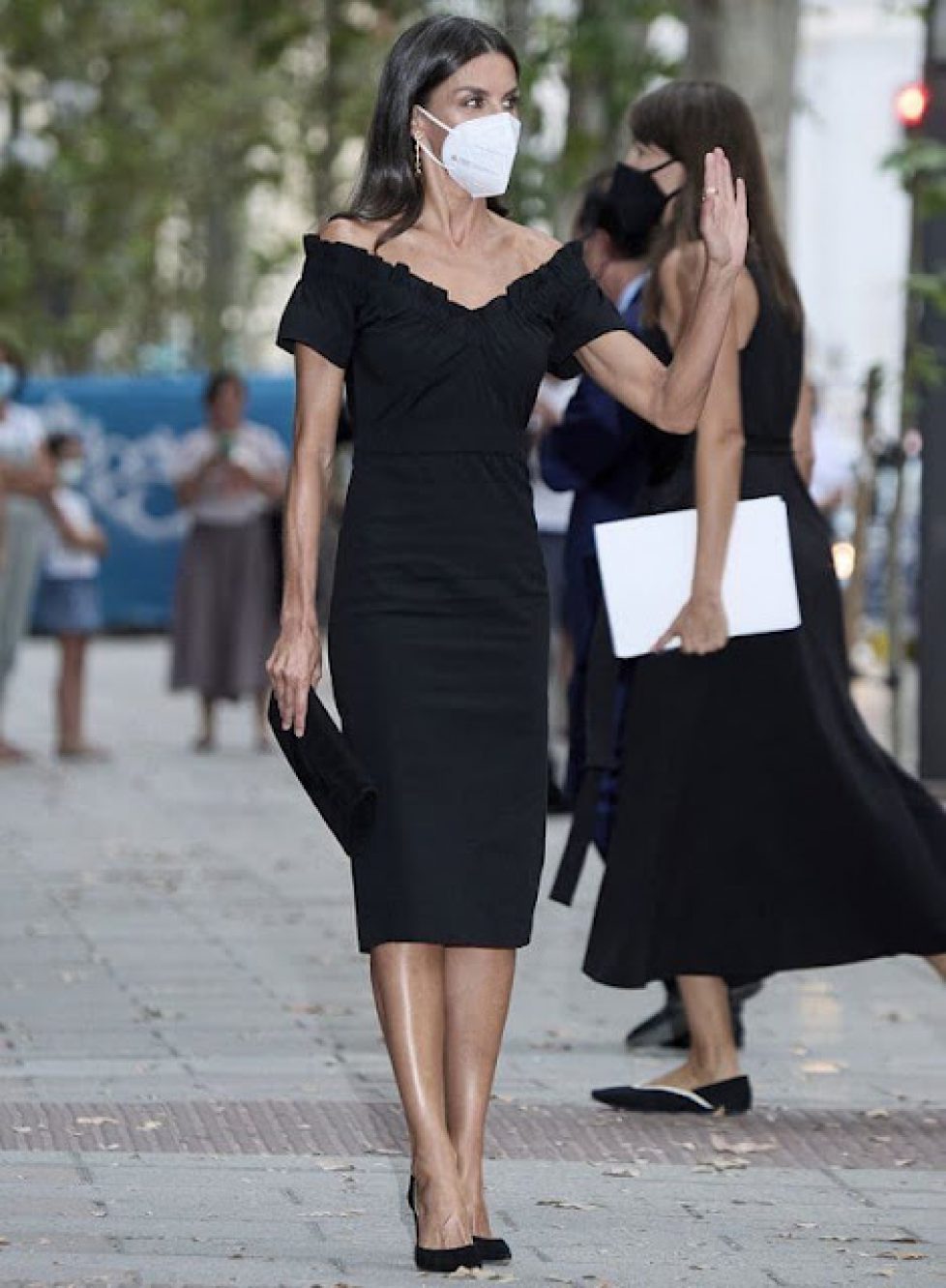 queen-letizia-in-maria-malo-dress-5