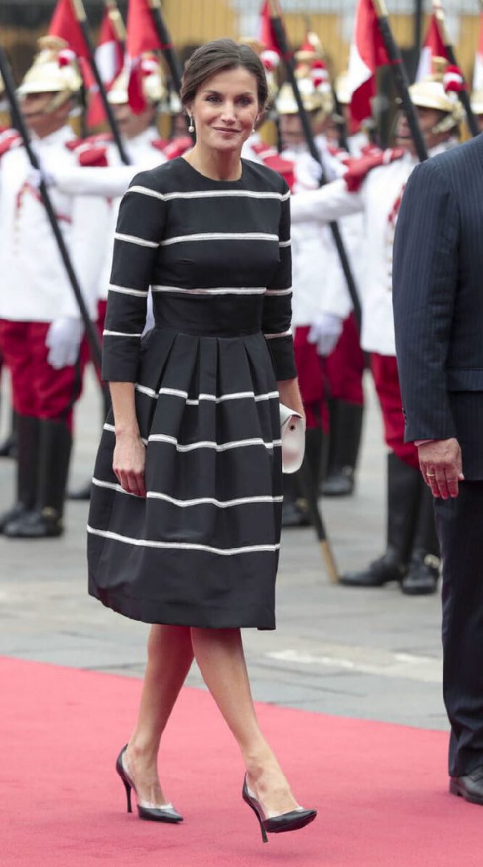 Dona-Letizia-vestido-Carolina-Herrera_1457264935_120191355_667x1197 Dona-Letizia-vestido-Carolina-Herrera_1457264935_120191355_667x1197
