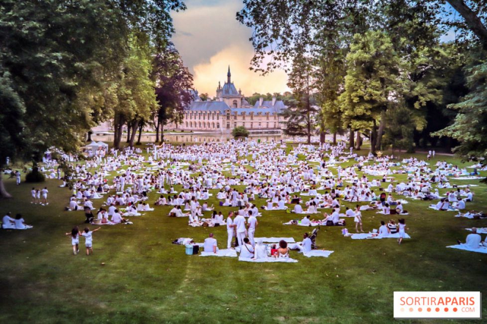 472376-le-pique-nique-en-blanc-2019-au-domaine-de-chantilly