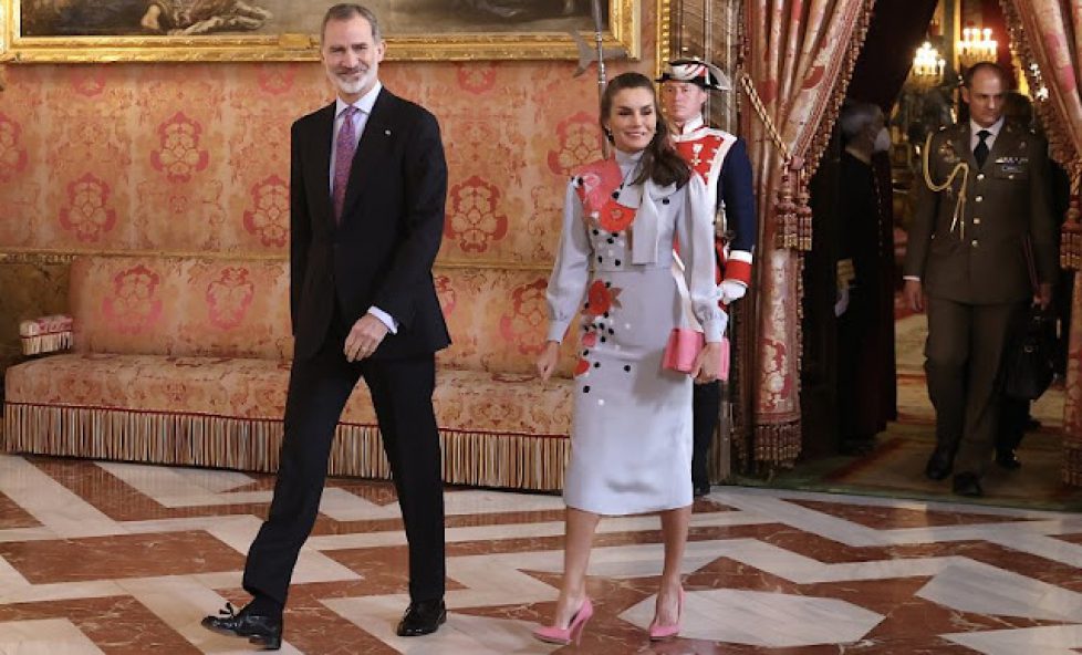 queen-letizia-in-pertegaz-dress-3