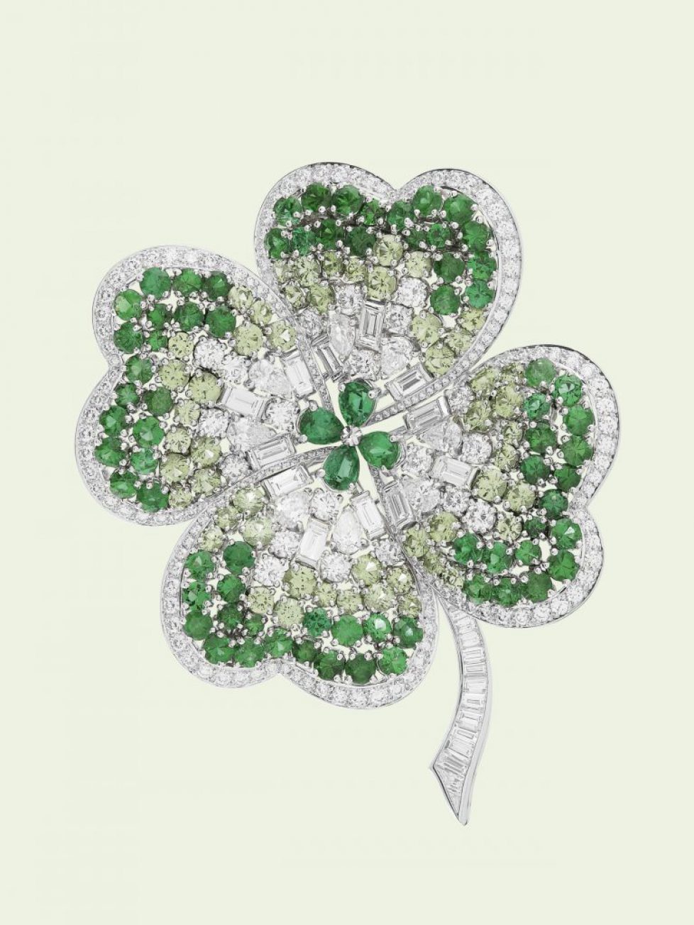 van-cleef-arpels-luck-cover-555-740@3x.jpg.transform.vca-w2560-1x